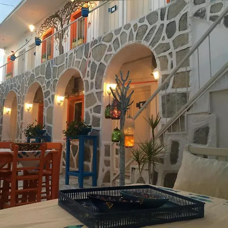 Sade Hotel *