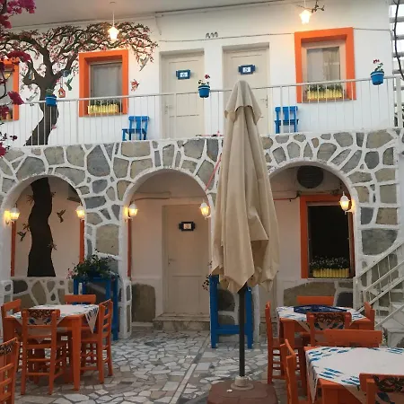 Sade Hotel *