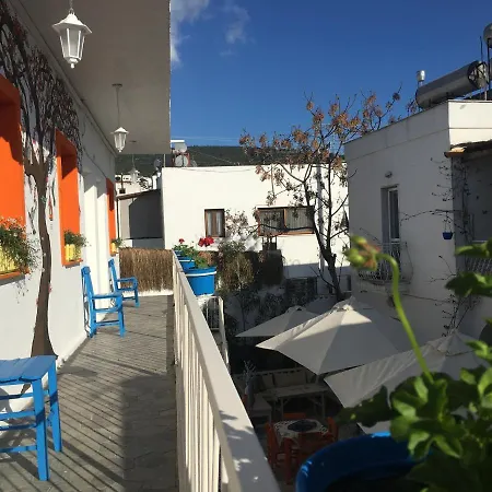 Sade Hotel *