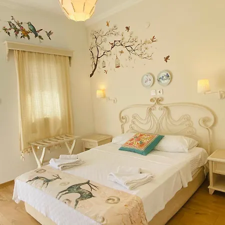 Sade Hotel *