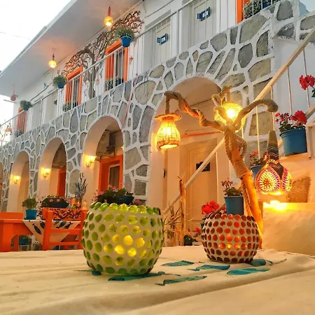 Sade Hotel *